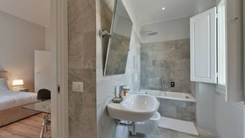 Dusche, Haartrockner, Bidet