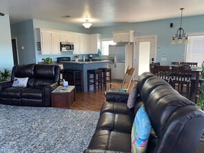 Smart TV, fireplace, stereo