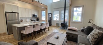 The White House- Suite B Upstairs