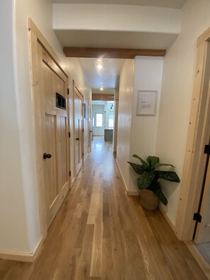 Interior - The White House- Suite B Upstairs (Silverton)