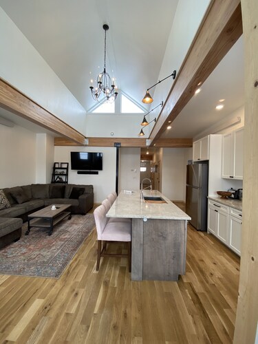 The White House- Suite B Upstairs