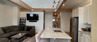 The White House- Suite B Upstairs