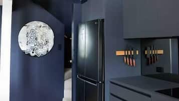 Refrigerador, microondas, horno y parrilla de estufa