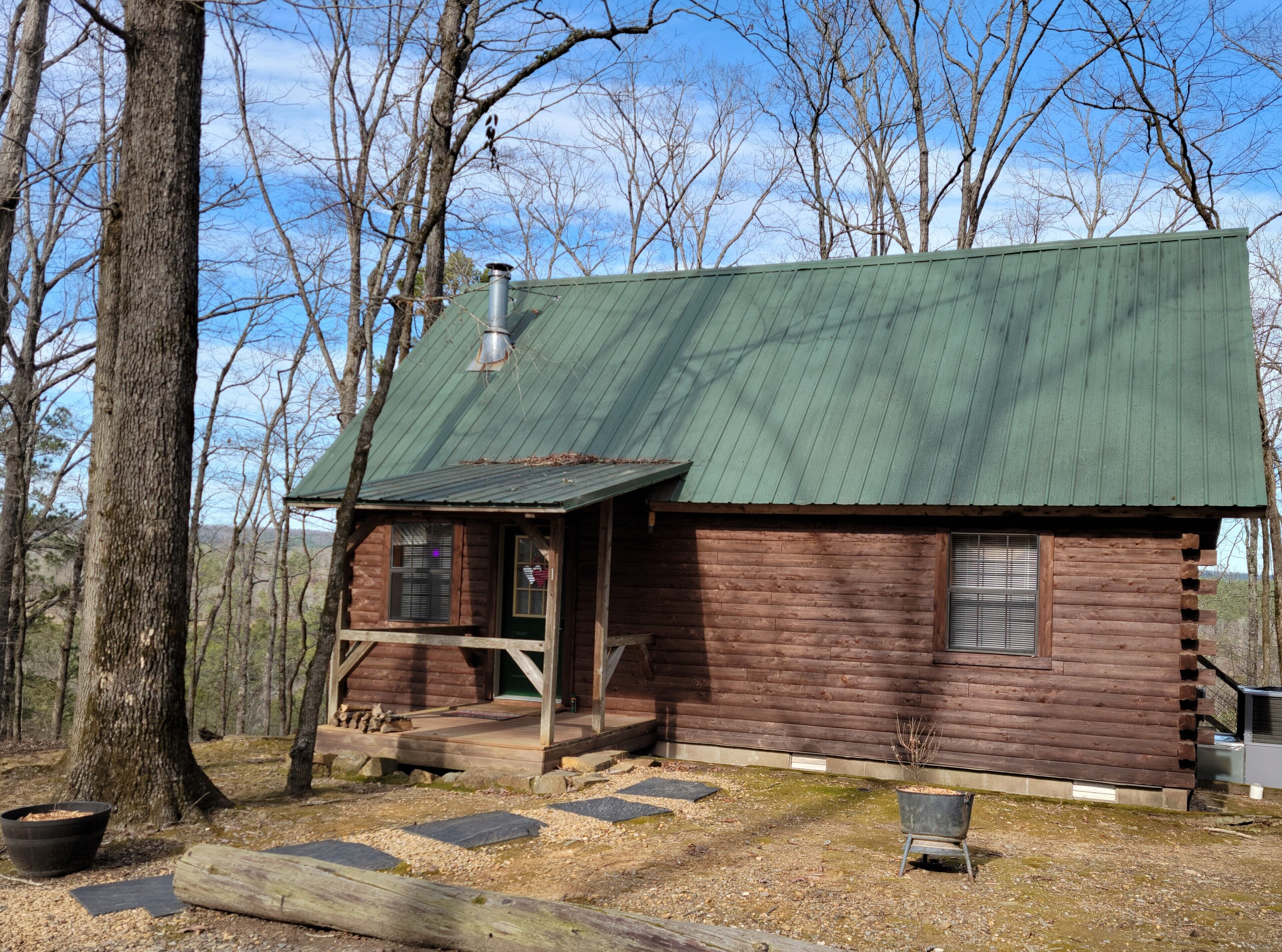 Couples/Family Secluded Getaway Near Hot Springs-Jacuzzi Overlooking Mountains!