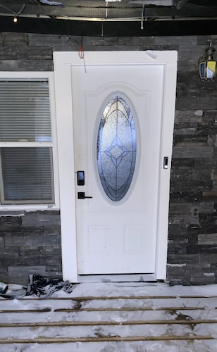 2 Bedroom south end house with free parking and wifi