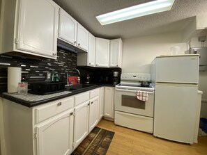 Frigorífic, microones, forn i placa de cuina 