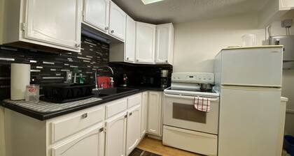 2 Bedroom south end house with free parking and wifi