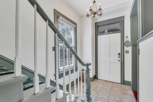 ★Private terrace & parking ★ at this Historic 1800's Townhome in ❤︎ of City 