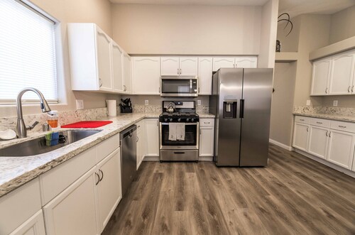 Vegas Vacation Home ... Close to The STRIP