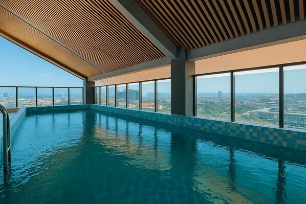 สระว่ายน้ำกลางแจ้ง