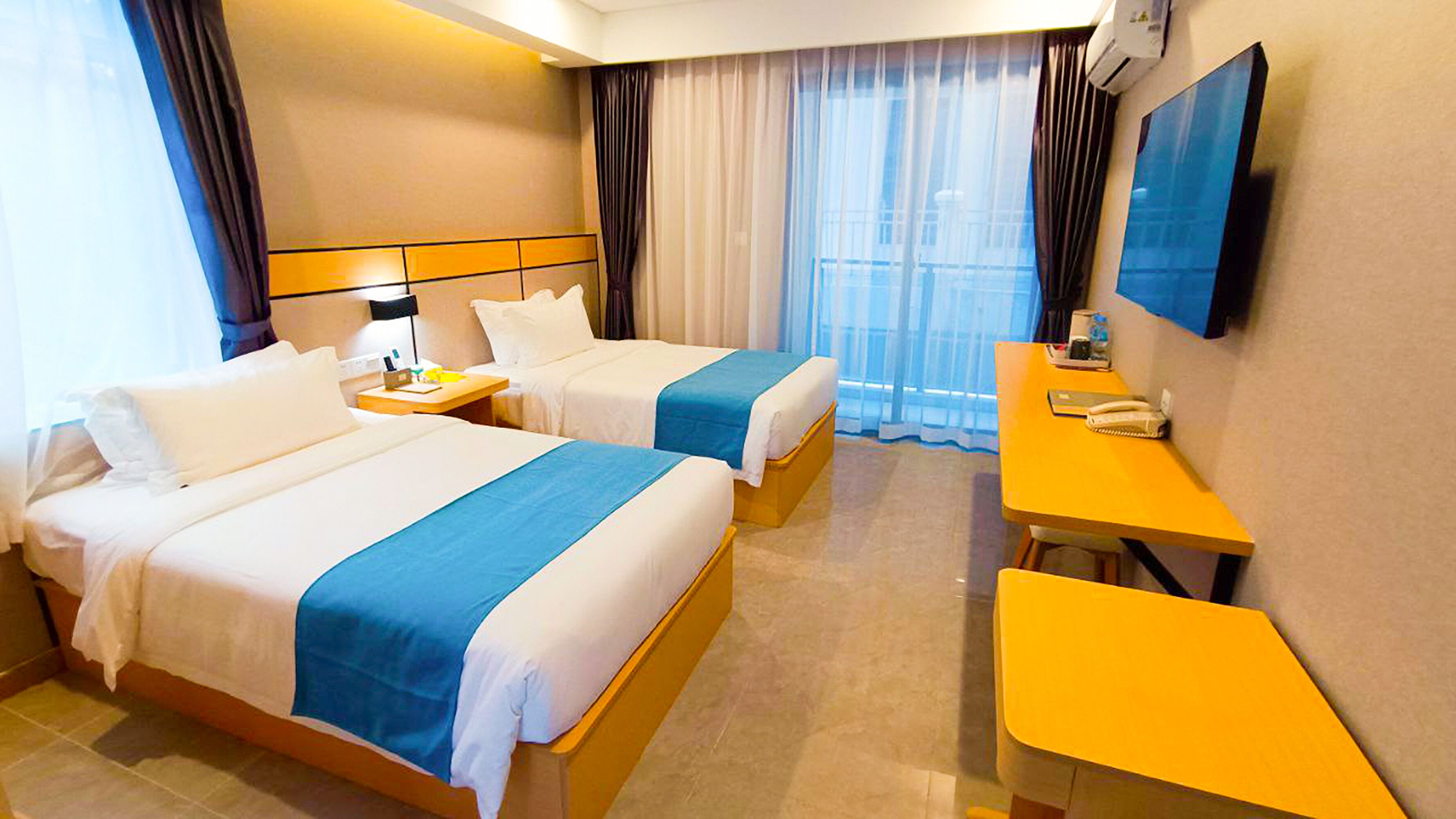 deluxe twin room | minibar, free wifi, bed sheets