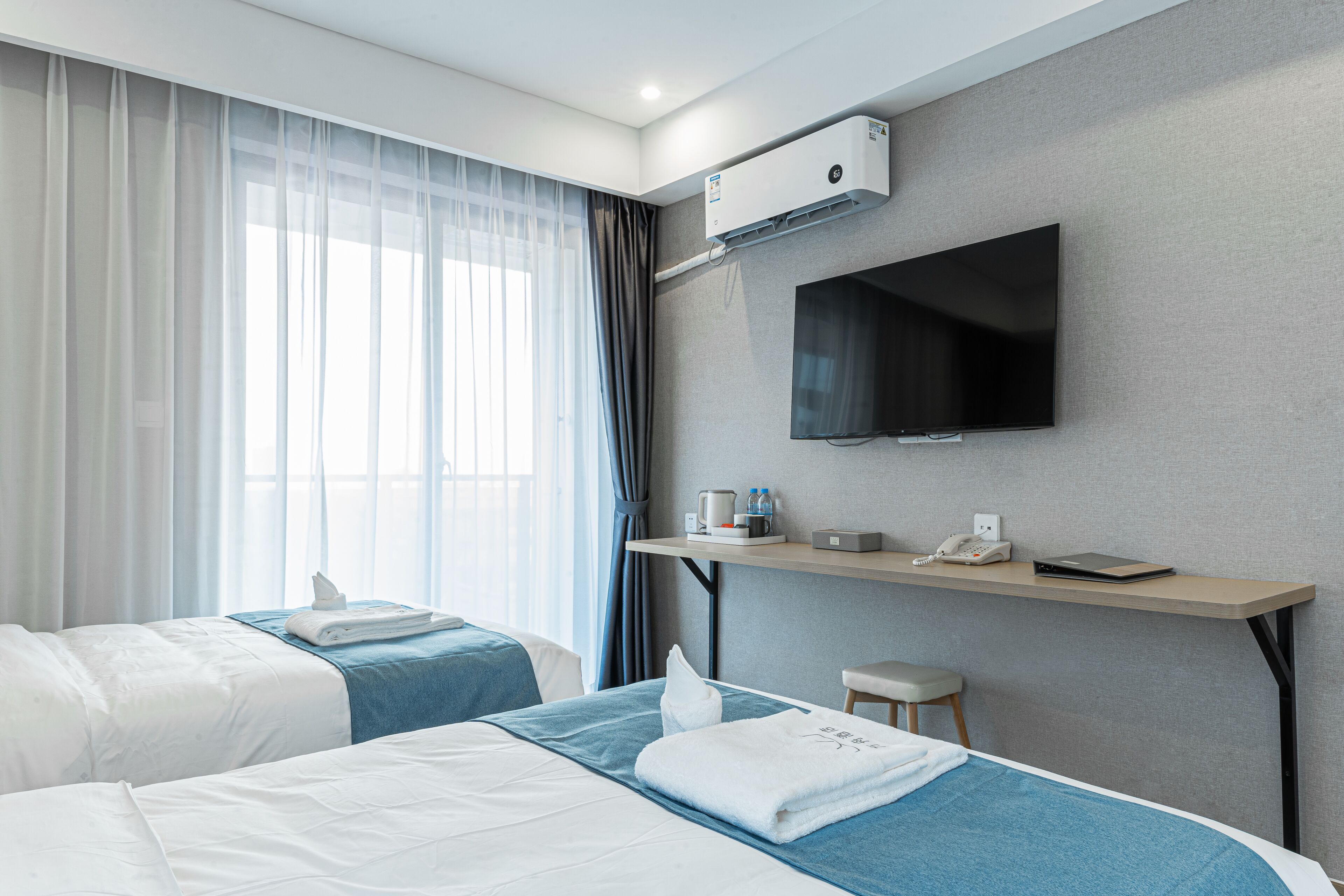 deluxe twin room | minibar, free wifi, bed sheets