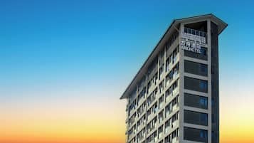 Vista frontal de la propiedad