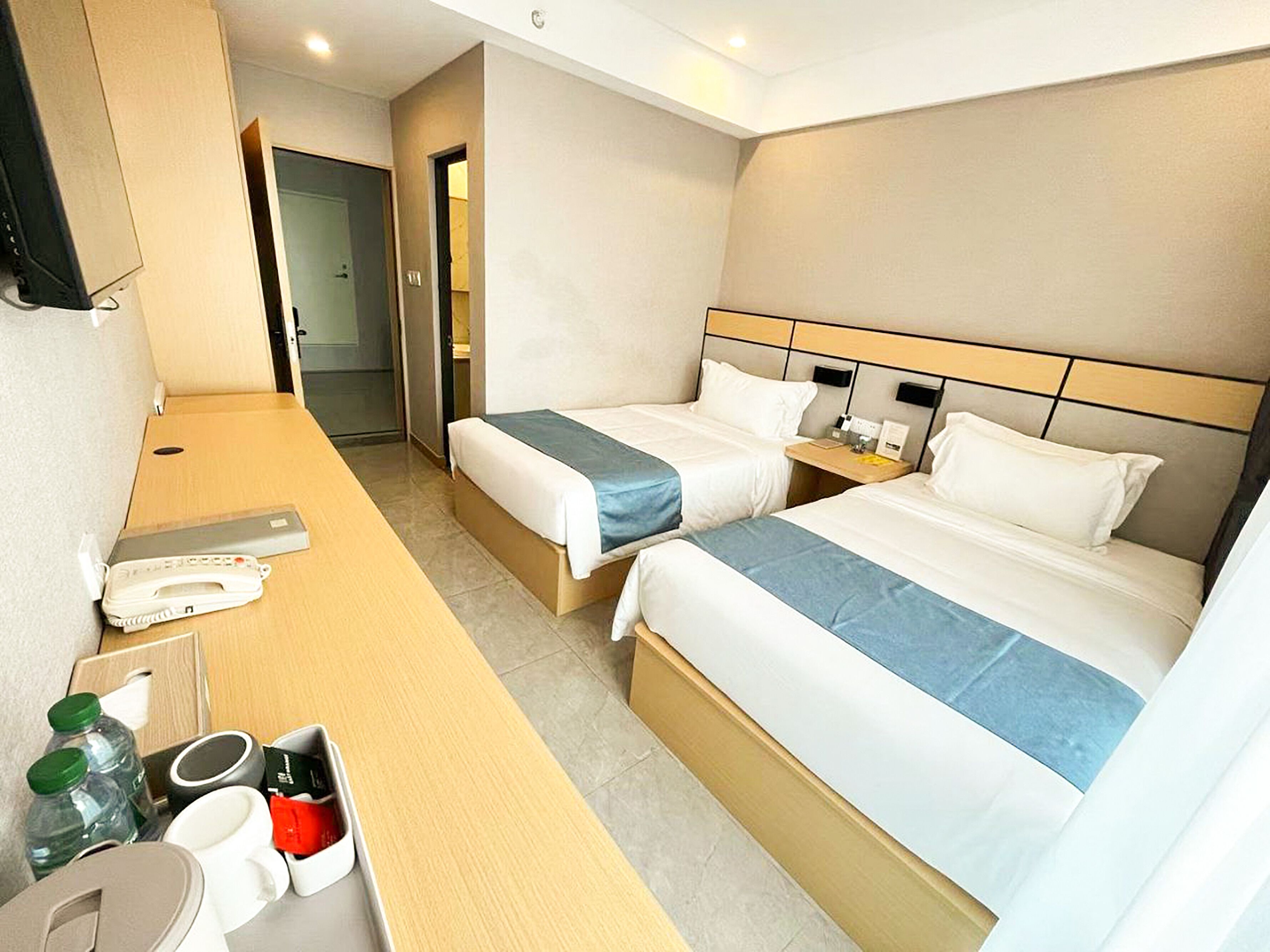 standard twin room | minibar, free wifi, bed sheets