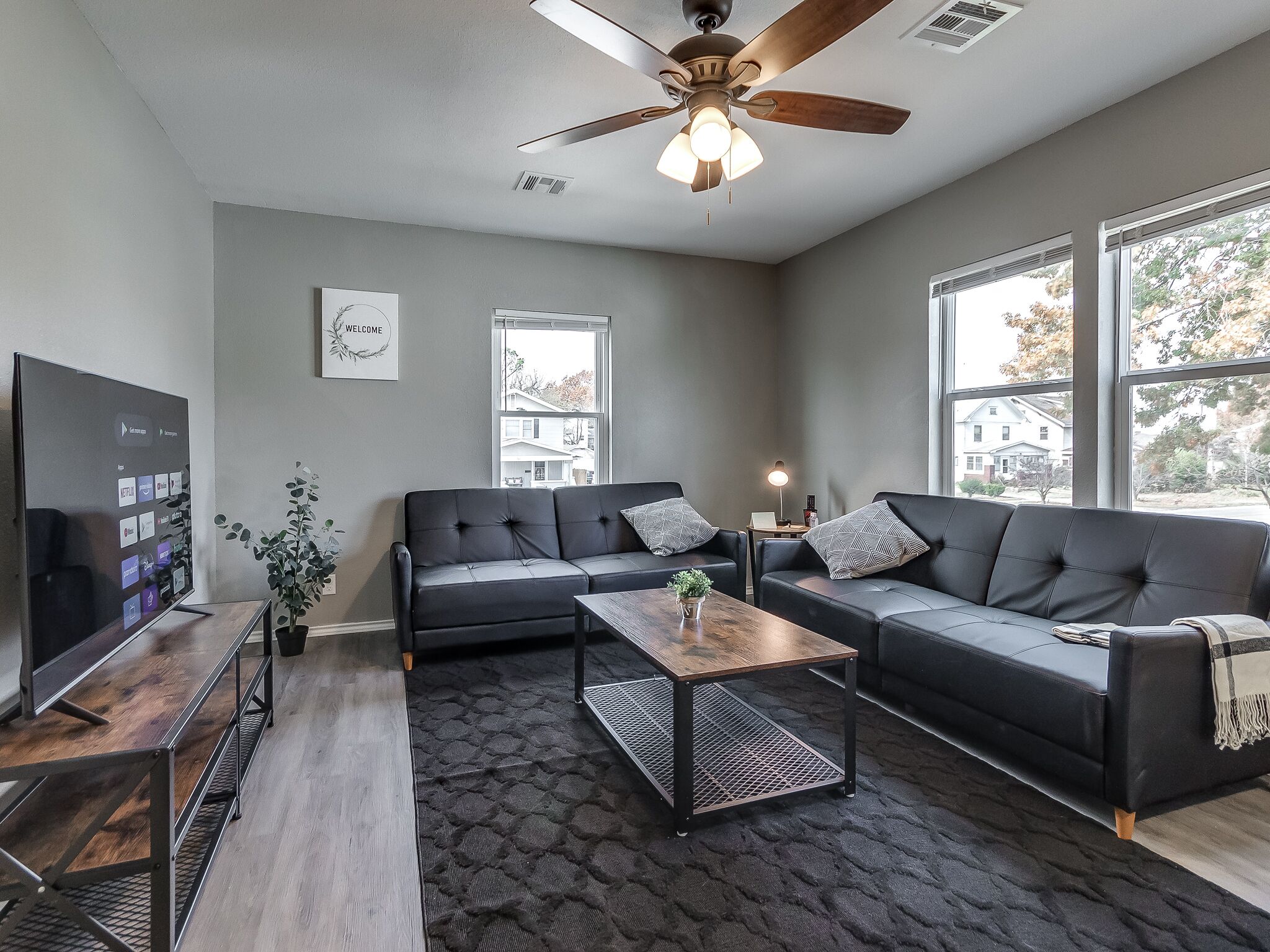 Beautiful Downtown modern 1 BR. 1 BA Washer+ Dryer