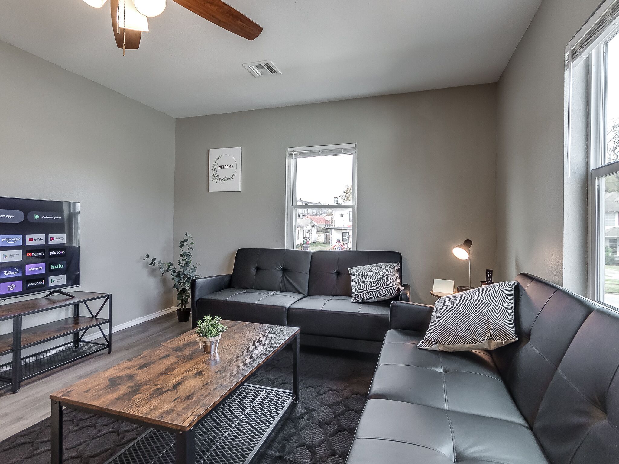 Beautiful Downtown modern 1 BR. 1 BA Washer+ Dryer