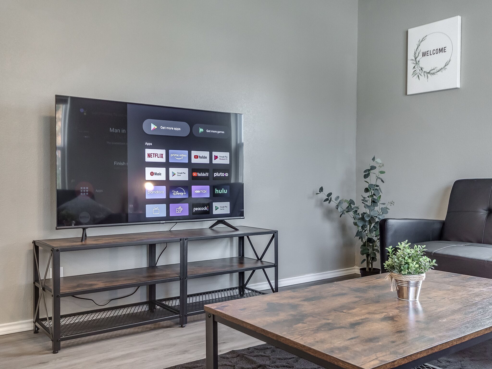 Beautiful Downtown modern 1 BR. 1 BA Washer+ Dryer