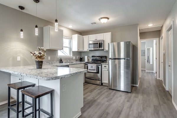 Frigorífico, microondas, horno y placa de cocina