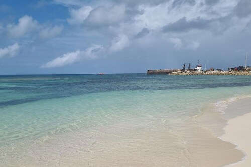 Harrys Cottages Cottage 5 right on the pink sand