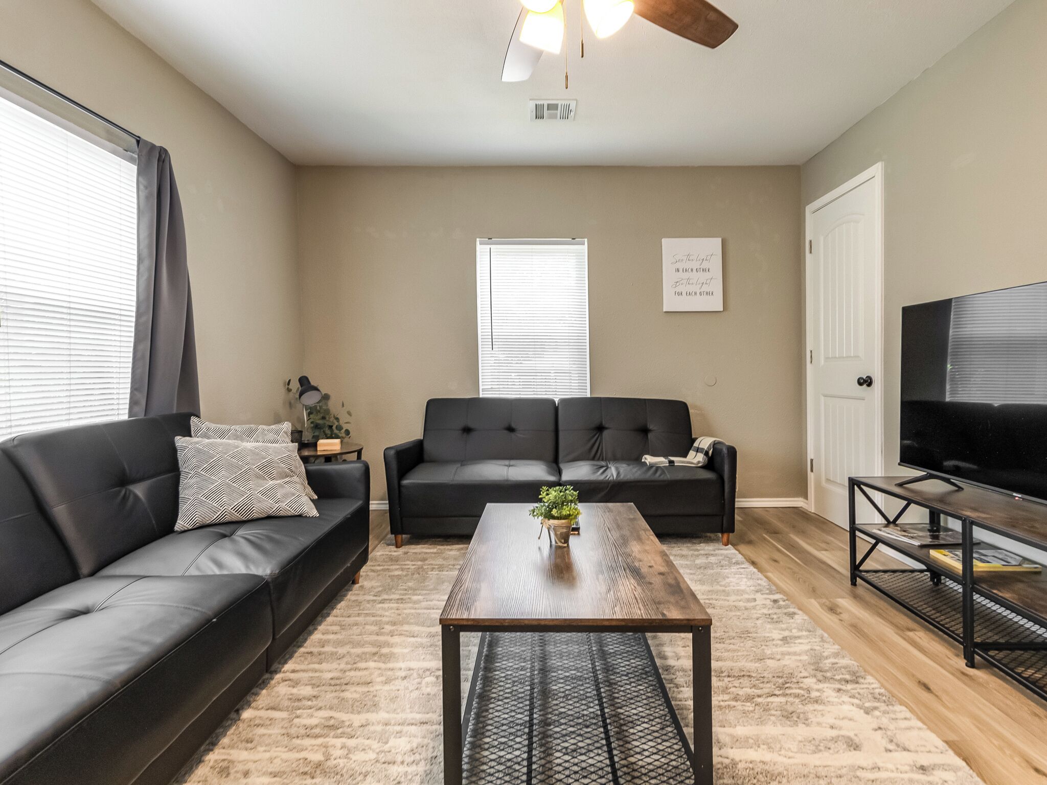 Sleek 1 Bd Remodeled Apt. In the heart of Downtown