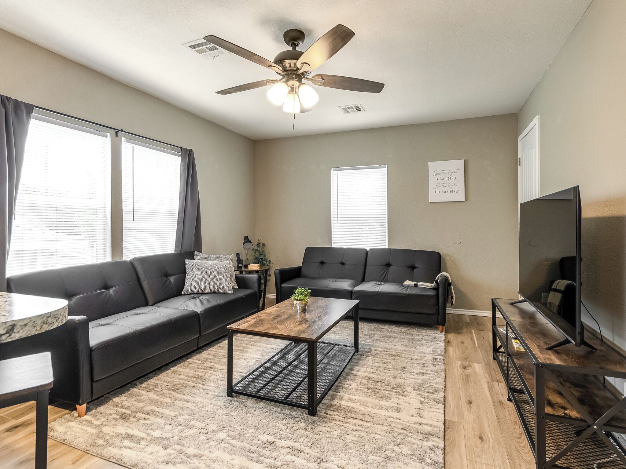 Sleek 1 Bd Remodeled Apt. In the heart of Downtown