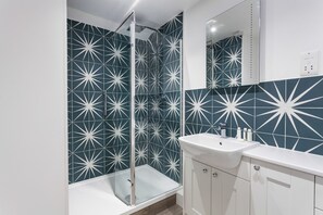 Hair dryer, towels