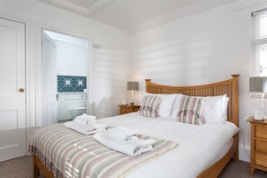 1 bedroom, iron/ironing board, travel cot, bed sheets - In association with Trinity House, Rural Retreats presents Lizard Lighthouse. (Helston)