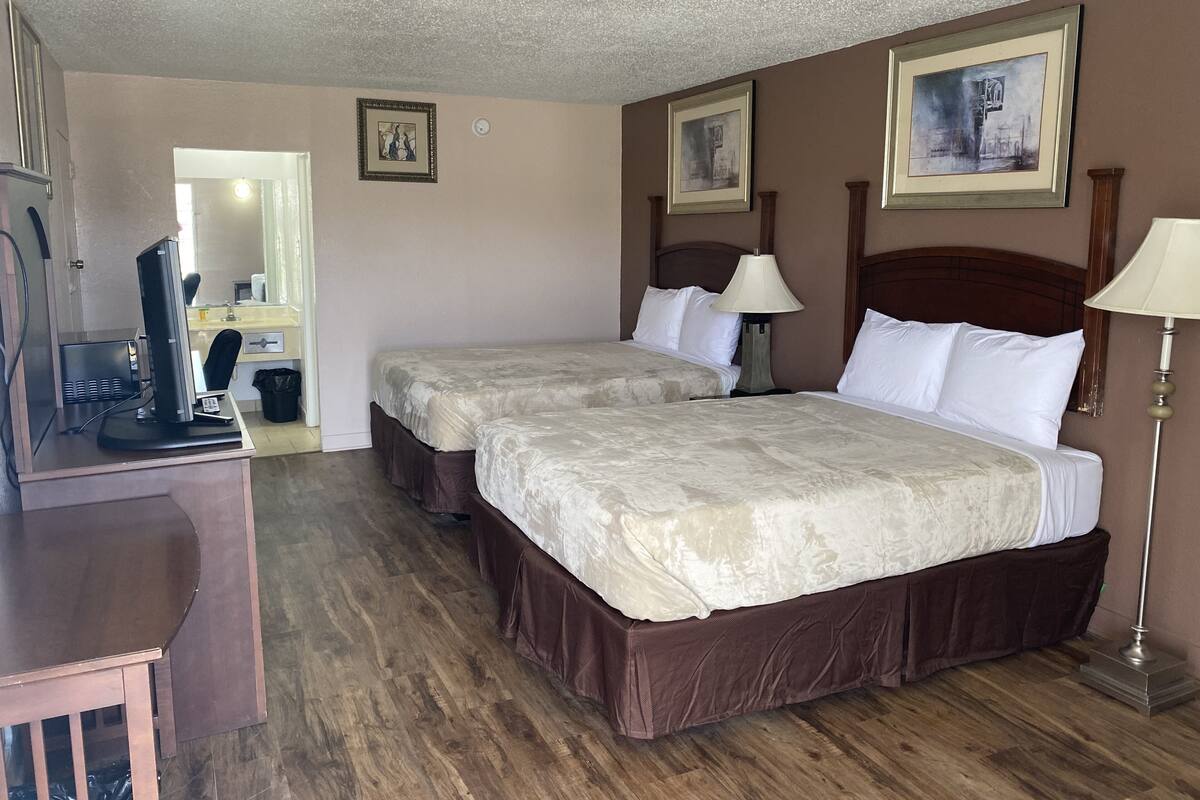 Egyptian cotton sheets, premium bedding, down duvets, pillow-top beds