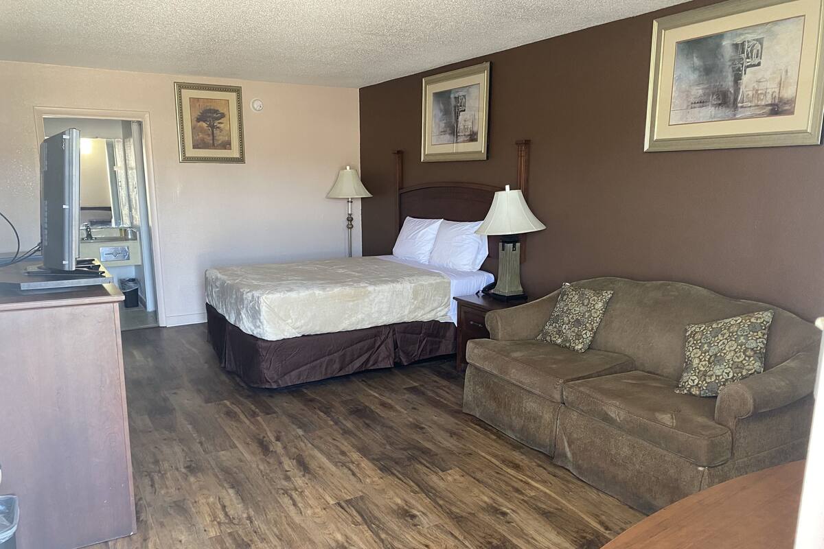 Basic Room | 1 bedroom, Egyptian cotton sheets, premium bedding, down comforters