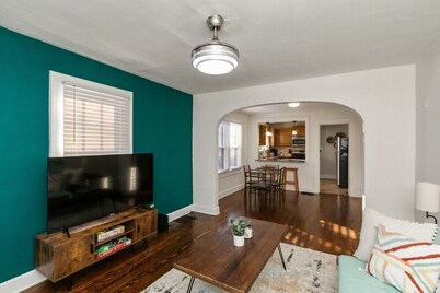 Downtown 2 BR Retreat / Discounts for Longer stays