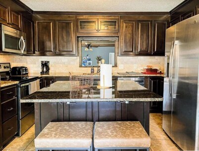 Beautiful Chapman Inn - spacious yard, 5 min from downtown HSV!