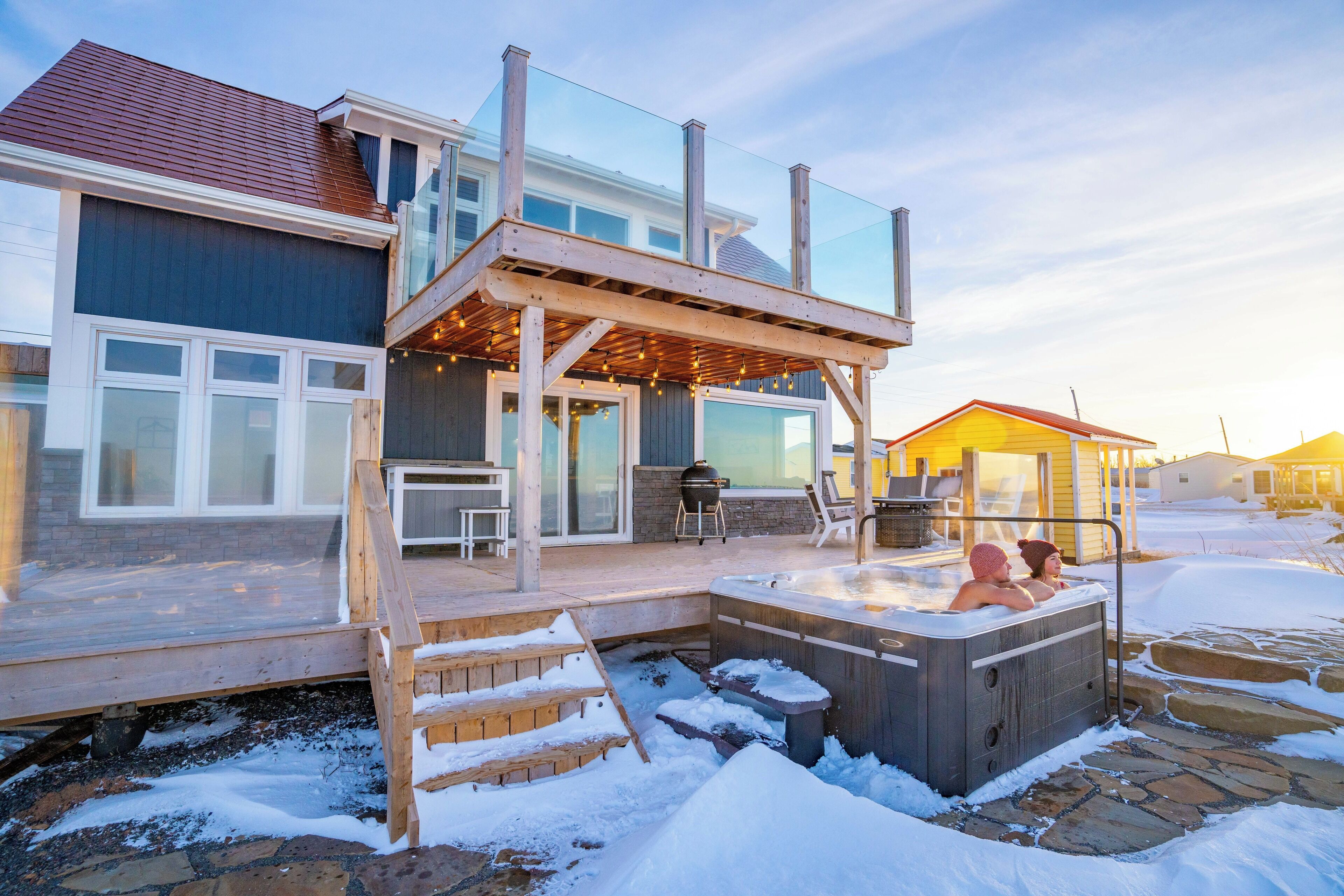 Oceanside viewing via Hot Tub soaking or on the upper or lower decks.