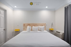 Classic Single Room, 1 King Bed | Individually furnished, desk, laptop workspace, iron/ironing board