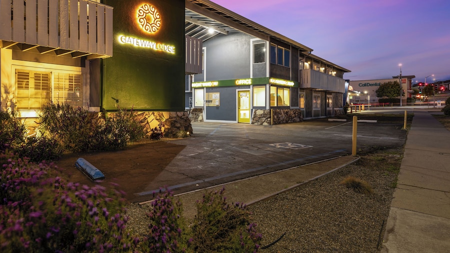 Gateway Lodge