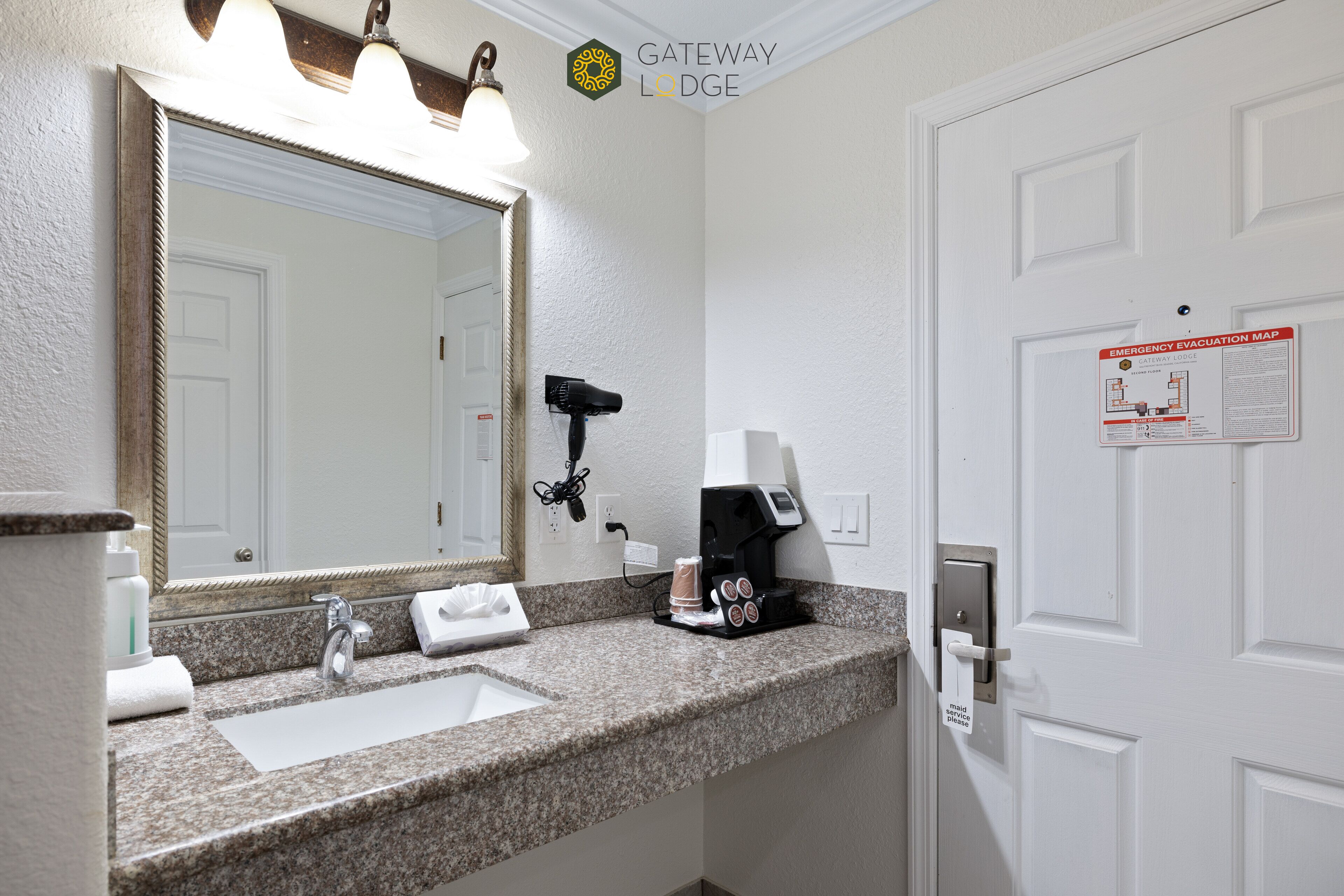 classic single room, 1 king bed | bathroom | shower, hair dryer, towels, soap