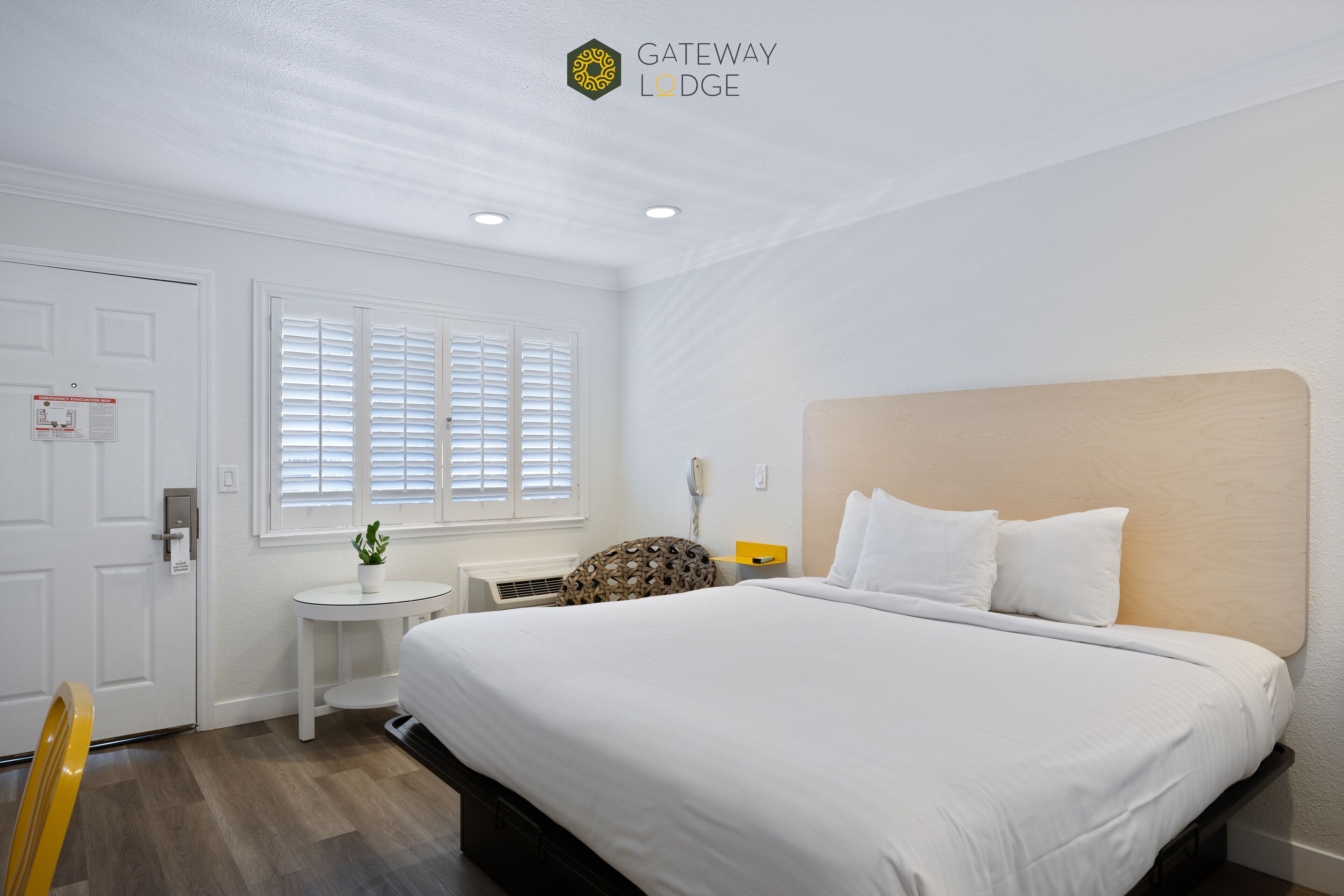 Classic Single Room, 1 King Bed | Individually furnished, desk, laptop workspace, iron/ironing board