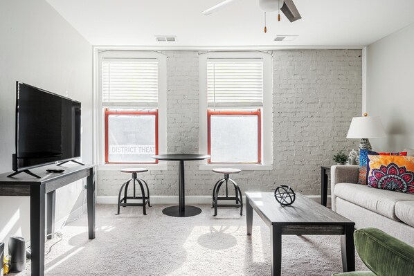 City Apartment | Living area