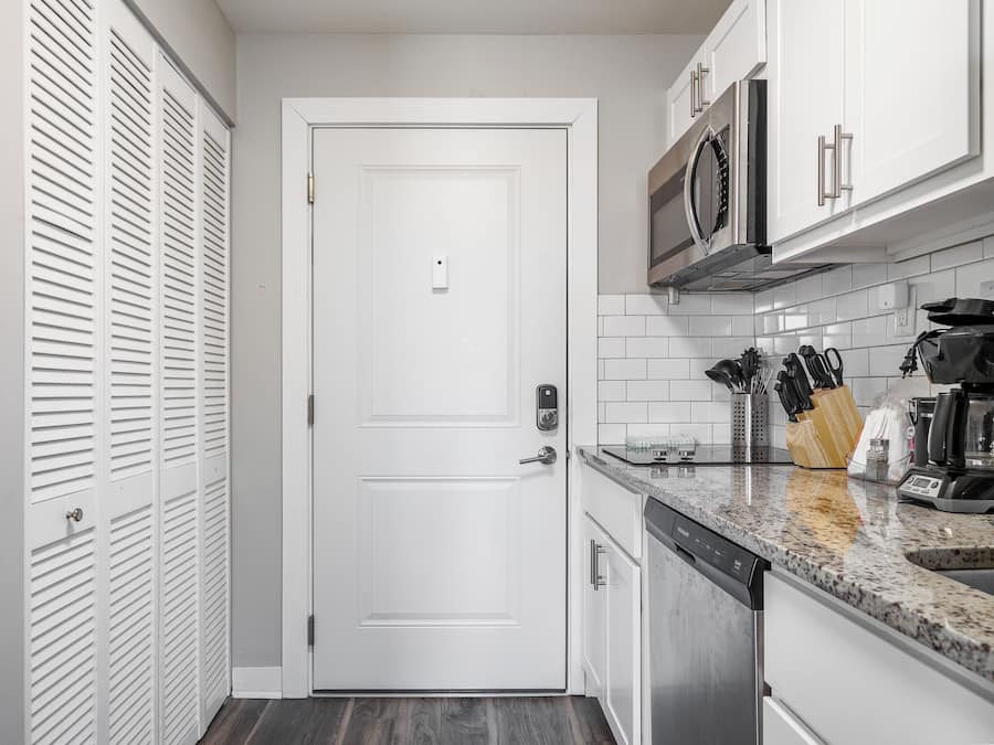 Full-sized fridge, microwave, stovetop, dishwasher