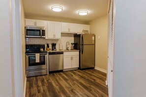 City Apartment | Private kitchen | Full-sized fridge, microwave, stovetop, dishwasher