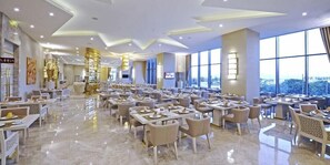 Dining - Crowne Plaza Bursa Convention Center and Thermal Spa (Bursa)