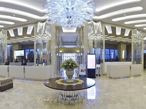 Lobby - Crowne Plaza Bursa Convention Center and Thermal Spa (Bursa)