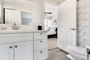 Combined shower/tub, hair dryer, shampoo