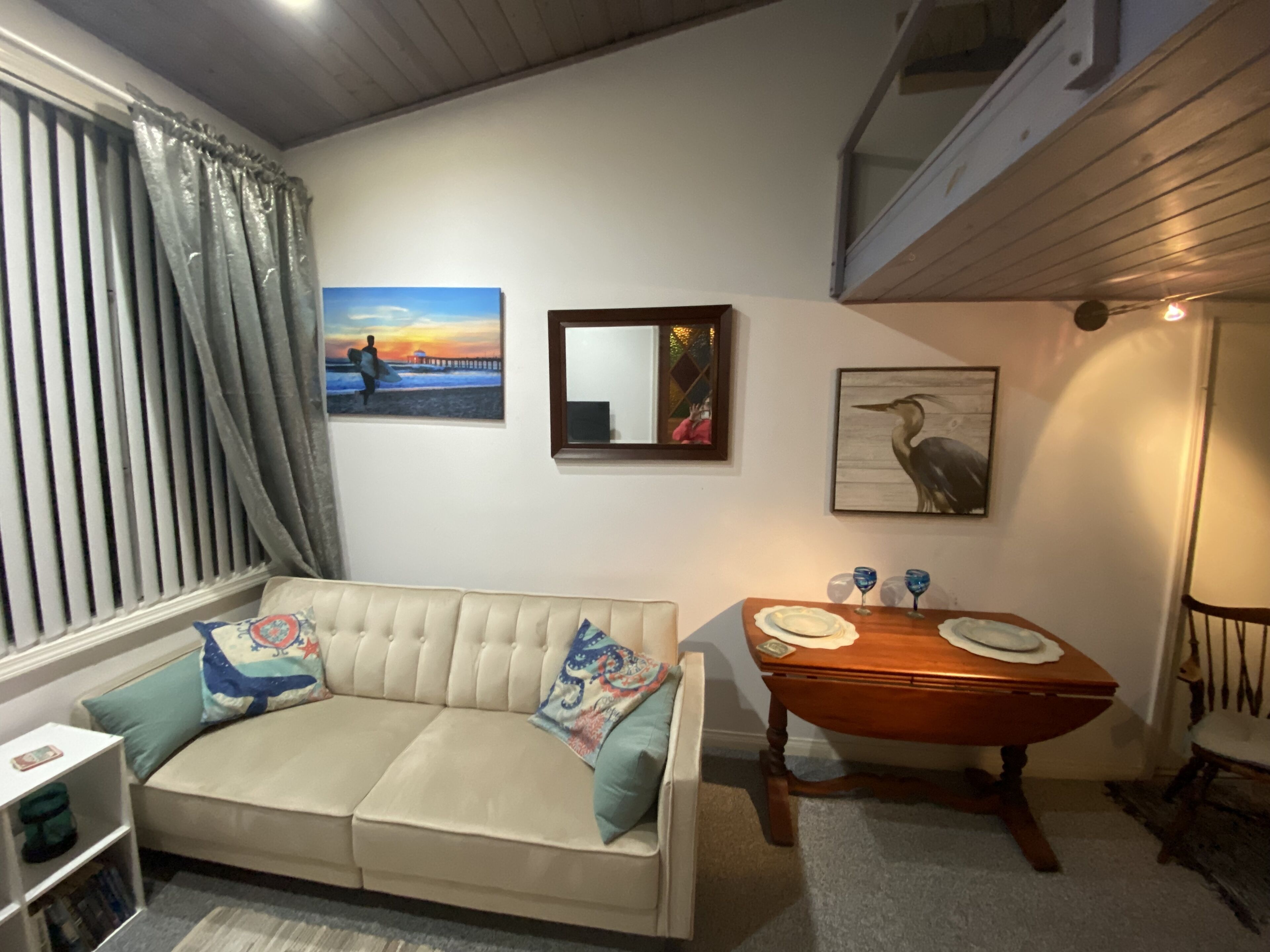 Upper Riviera Village Loft- great for those visiting relatives!