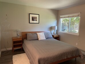 2 bedrooms, in-room safe, desk, iron/ironing board