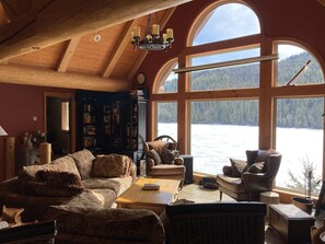 Kamin, Bücher, Stereoanlage