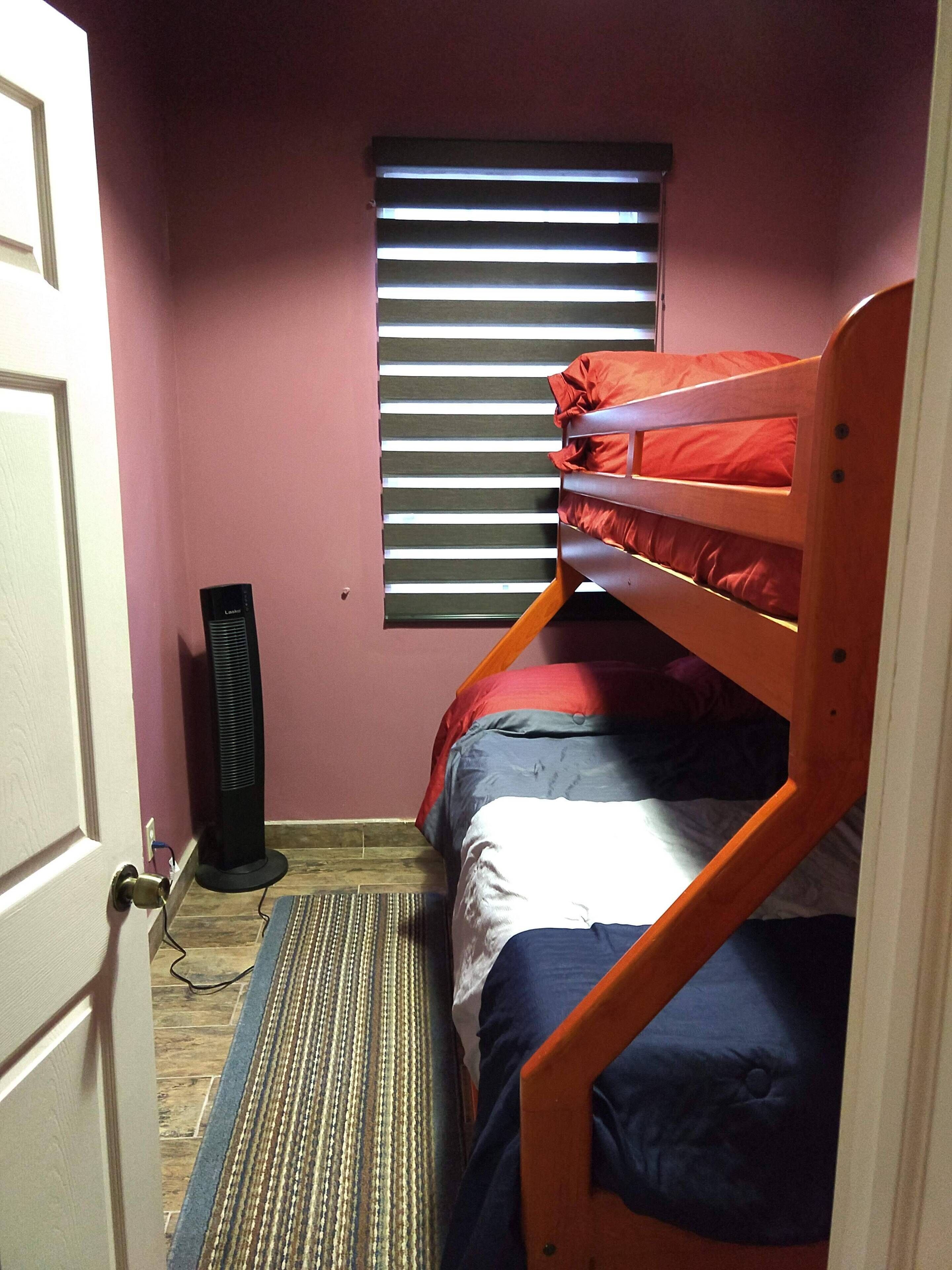 5 minutes to the Aeroport of Tijuana! Family-sized condo