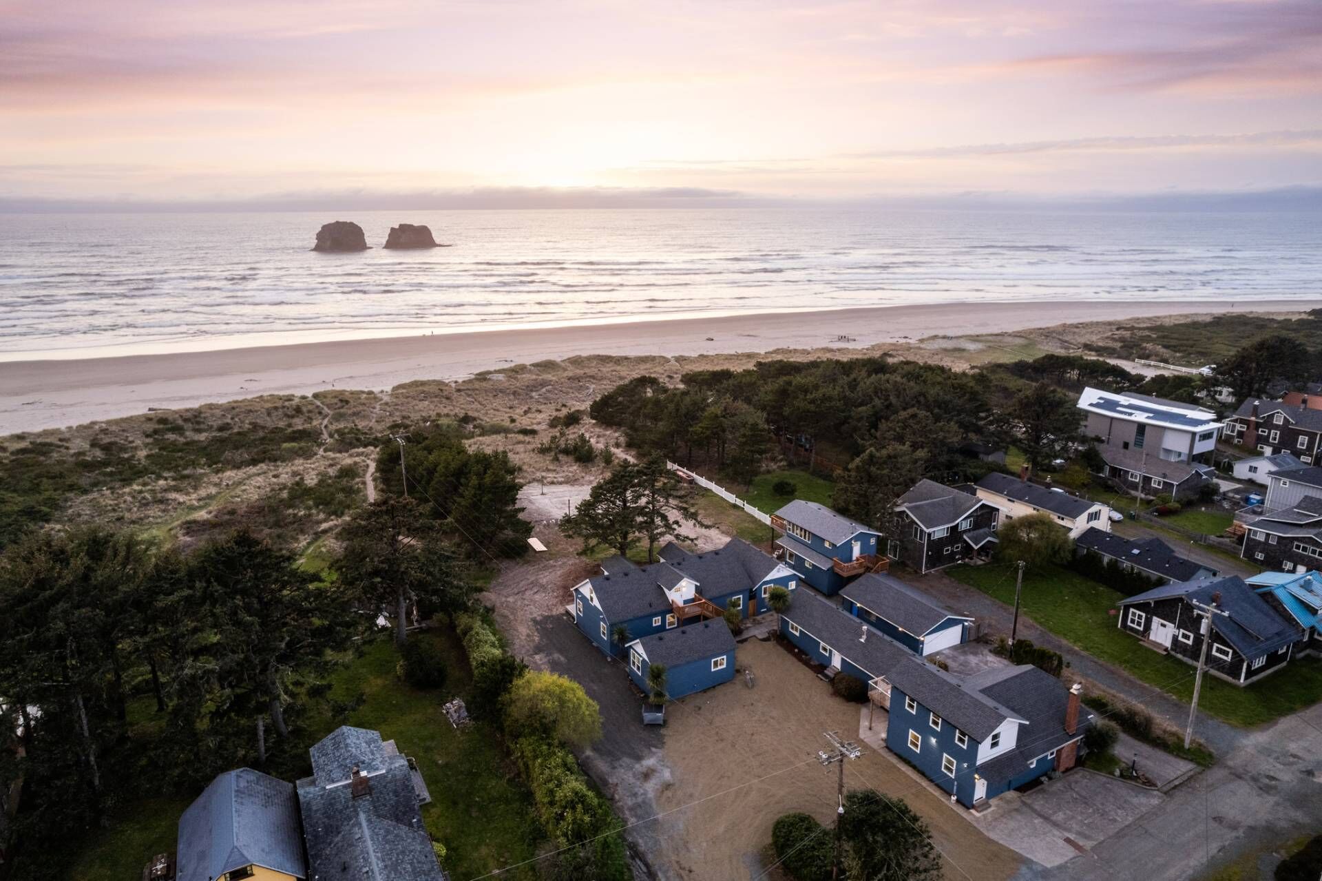 Wonderful Coastline Setting, Pet Friendly, Seconds to Beach, Community Fire-Pit, Volleyball- Unit 11