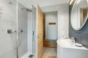 Appartement Familial, plusieurs chambres (Casa Pepitas apt sea front Monopoli) | Salle de bain