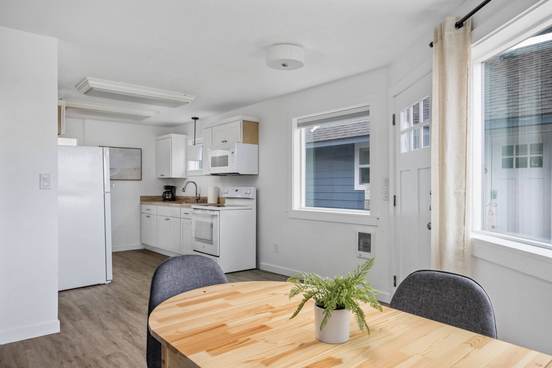 Wonderful Coastline Setting, Pet Friendly, Seconds to Beach, Community Fire-Pit, Volleyball - Unit 1