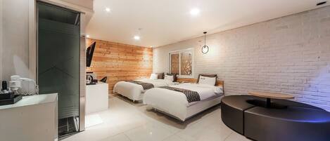 Camera (Family Twin (2 double beds/smart extr) | 1 camera, Wi-Fi gratuito, lenzuola